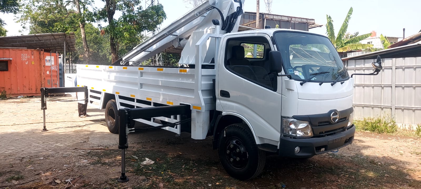 Karoseri Skylift 16mtr - Lift Gate System